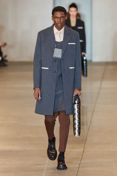 Look 32